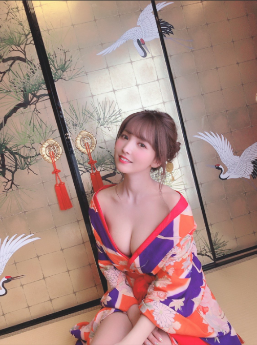 三上悠亜