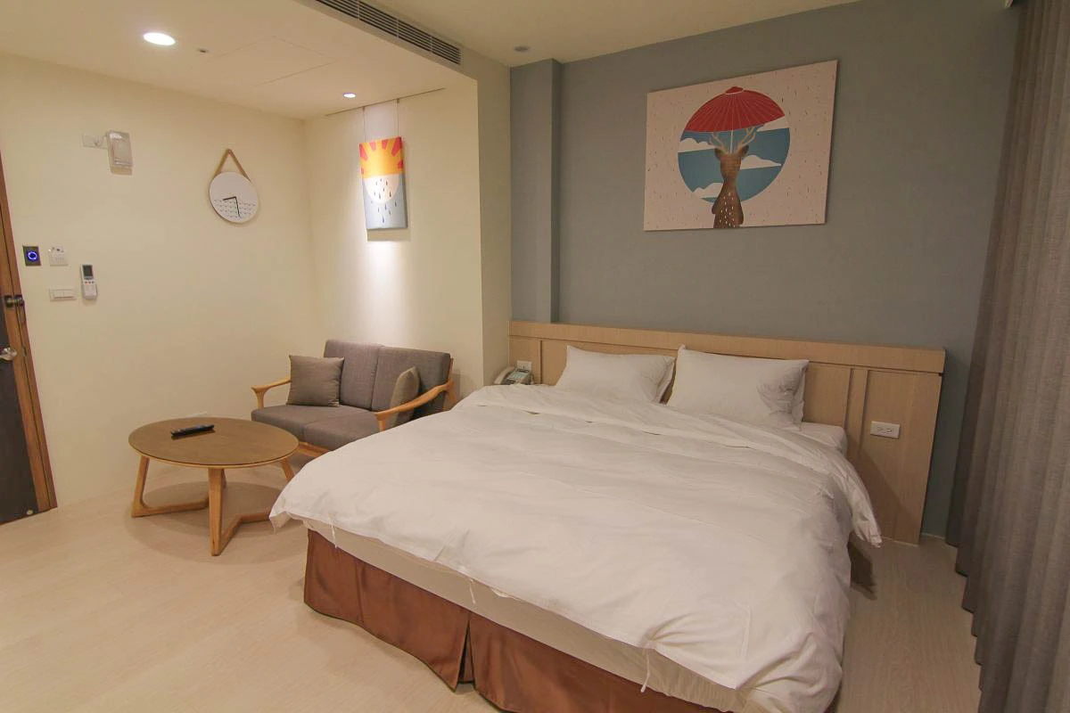 【2025 彰化住宿＋夜生活全攻略】10 間必住飯店推薦｜在地美食、私密成人娛樂＆彰化外送茶／定點茶安全指南 