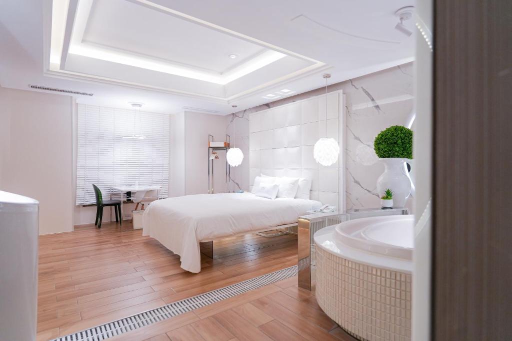 🏨 2025最新桃園市汽車旅館推薦TOP5｜高隱私豪華房型＋桃園外送茶定點茶享受全攻略