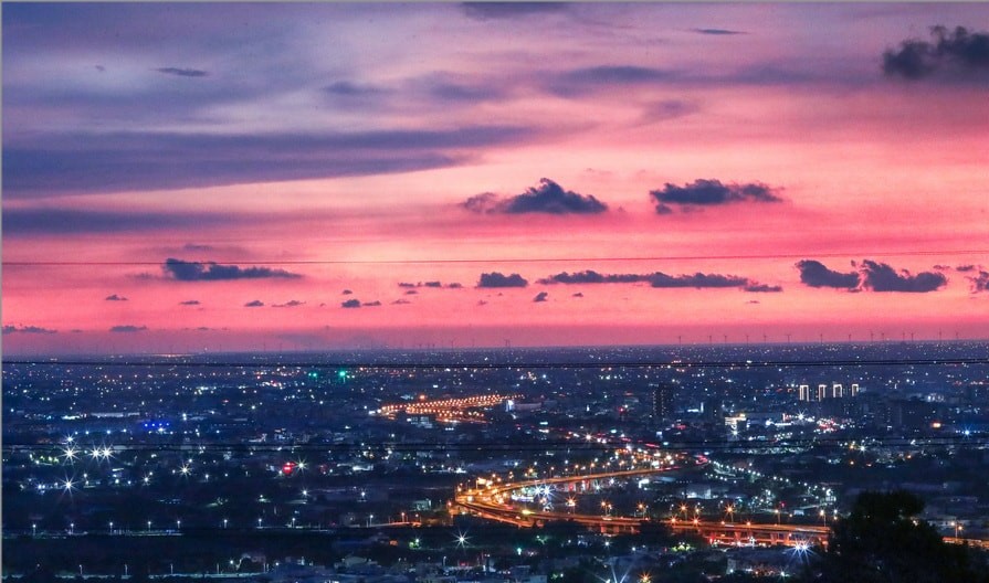 【2025 彰化住宿＋夜生活全攻略】10 間必住飯店推薦｜在地美食、私密成人娛樂＆彰化外送茶／定點茶安全指南