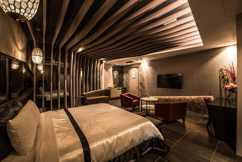 🏨 2025最新台中市汽車旅館推薦TOP5｜高隱私豪華房型＋台中外送茶定點茶享受全攻略