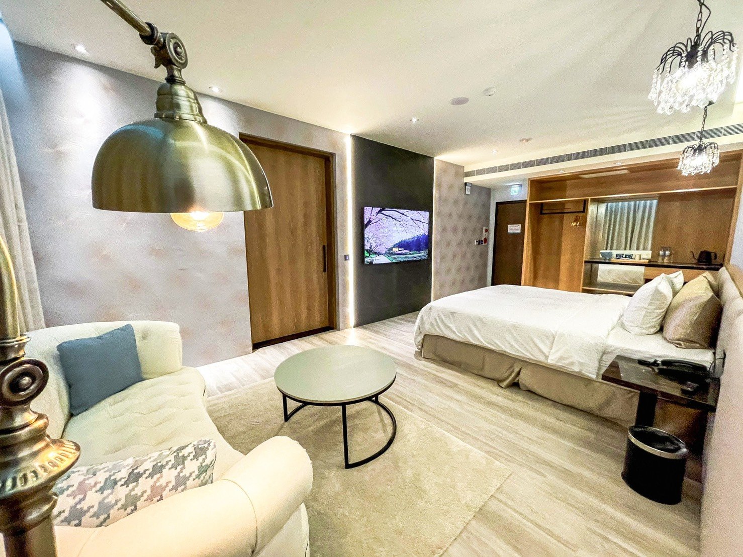 🏨 2025最新台中市汽車旅館推薦TOP5｜高隱私豪華房型＋台中外送茶定點茶享受全攻略